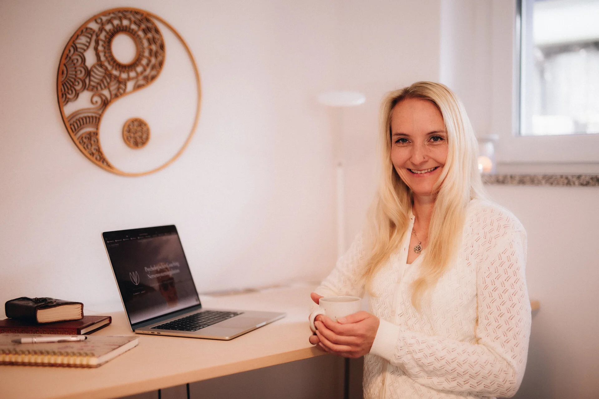Ariane Schmidt in ihrem Coaching-Raum